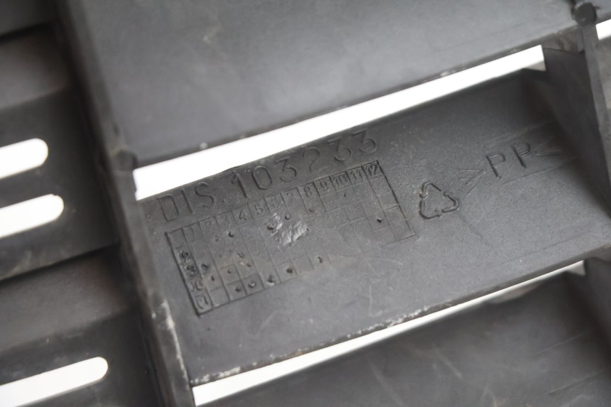 photo de RADIATOR COVER APRILIA SCARABEO GT 125 (1999 - 2007) - Technical close-up
