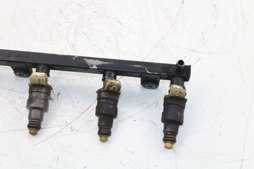 photo de INJECTOR BMW K100 1000 (1982 - 1990) - Fixing points details