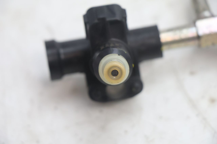 photo de FUEL INJECTOR SUZUKI BURGMAN EXECUTIVE ABS 650 (2006 - 2012) - Fixing points details