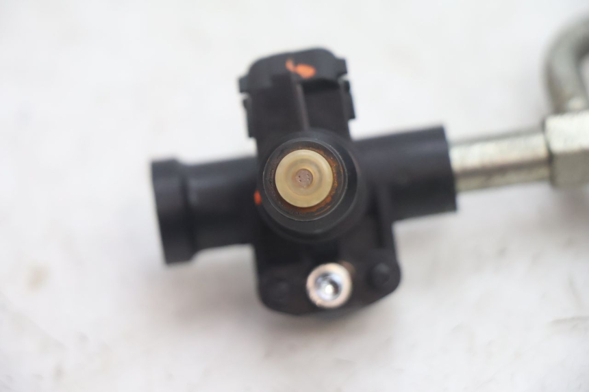 photo de FUEL INJECTOR SUZUKI BURGMAN EXECUTIVE ABS 650 (2006 - 2012) - Fixing points details