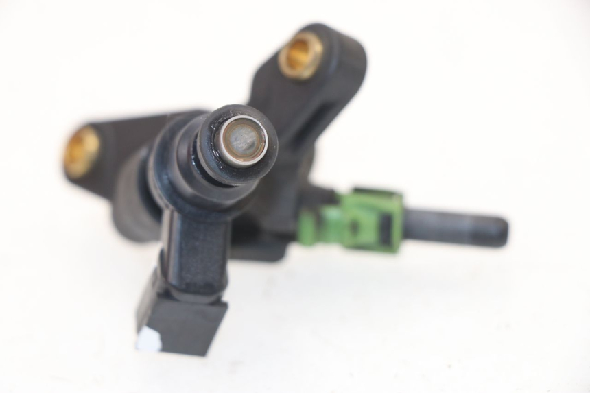 photo de FUEL INJECTOR HONDA CBF 125 (2009 - 2015) - Technical close-up
