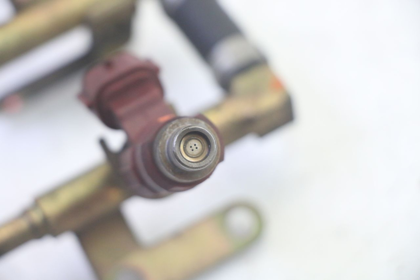 photo de FUEL INJECTOR SUZUKI DL V STROM 1000 (2002 - 2007) - Checked used part