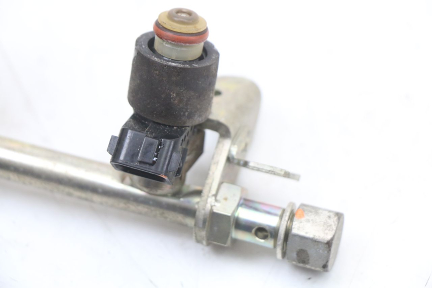 photo de FUEL INJECTOR HONDA FJS SILVER WING SILVERWING 400 (2005 - 2008) - Alternative perspective