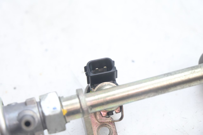 photo de FUEL INJECTOR HONDA FJS SILVER WING SILVERWING 400 (2005 - 2008) - Surface and material condition