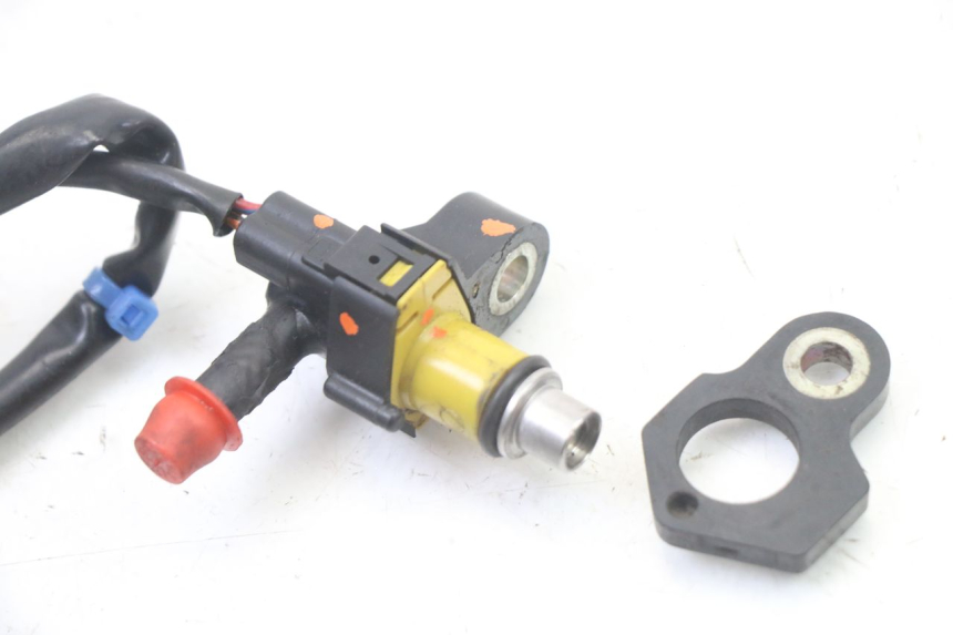 photo de FUEL INJECTOR MBK FLAME X 125 (2007 - 2016) - Alternative perspective