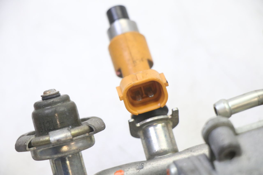 photo de FUEL INJECTOR YAMAHA FZ6 FAZER S2 600 (2007 - 2011) - Fixing points details