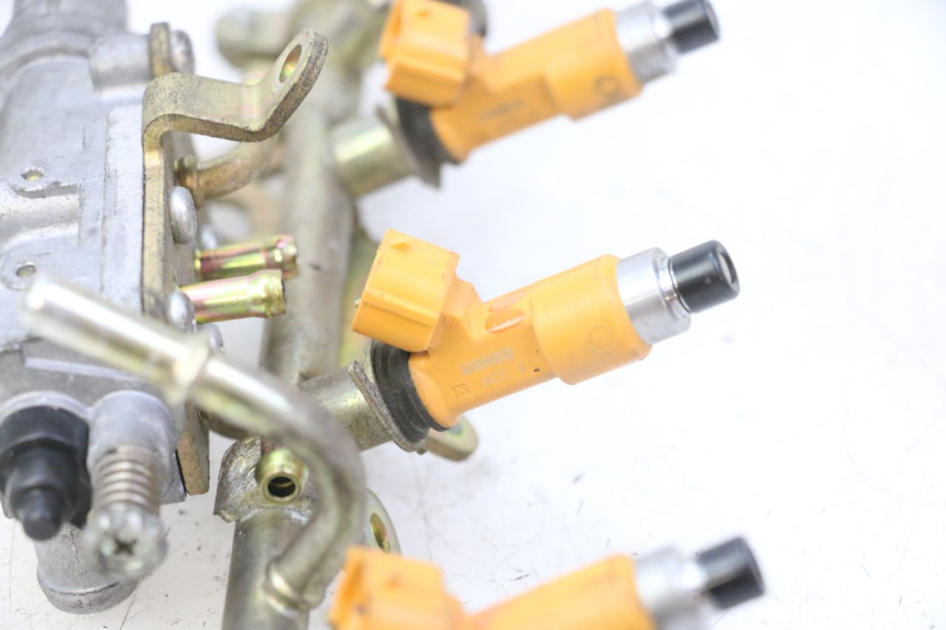 photo de FUEL INJECTOR YAMAHA FZ6 N FAZER 600 (2004 - 2006) - Technical close-up