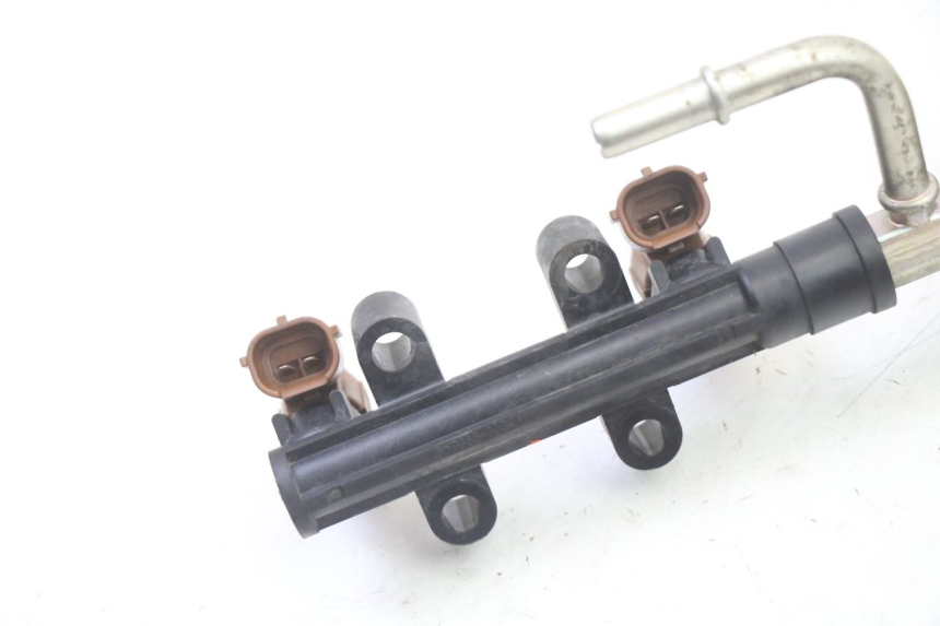 photo de FUEL INJECTOR SUZUKI GSR 750 (2011 - 2017) - Technical close-up