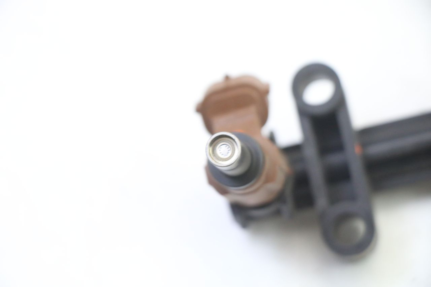 photo de FUEL INJECTOR SUZUKI GSR 750 (2011 - 2017) - Checked used part