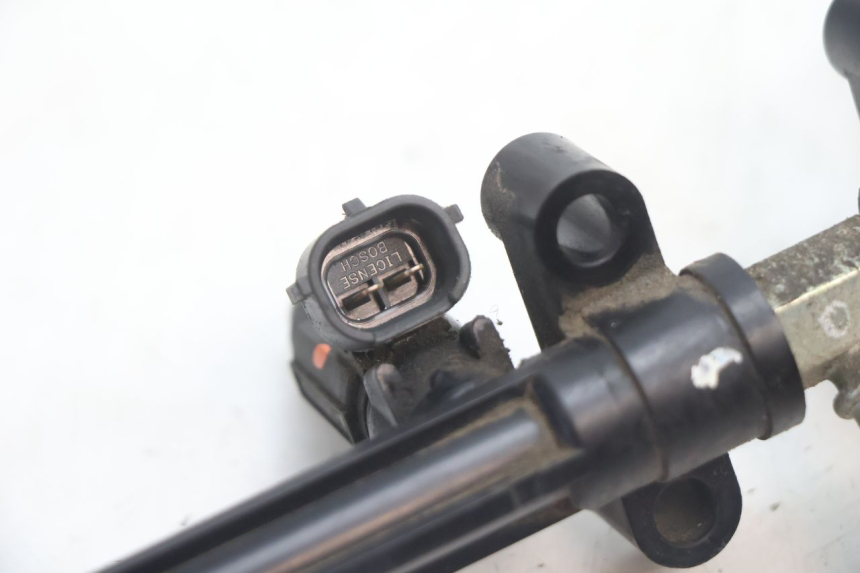 photo de FUEL INJECTOR SUZUKI GSR 600 (2005 - 2012) - Alternative perspective