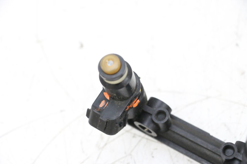 photo de FUEL INJECTOR SUZUKI GSXR GSX-R 1000 (2003 - 2004) - Fixing points details