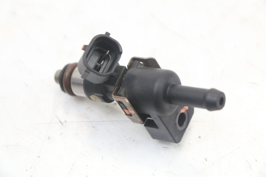 photo de FUEL INJECTOR HUSQVARNA SVARTPILEN 401 (2018 - 2023) - Alternative perspective