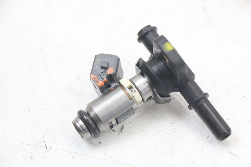 photo de FUEL INJECTOR PIAGGIO MP3 HPE 350 (2018 - 2020) - Alternative perspective