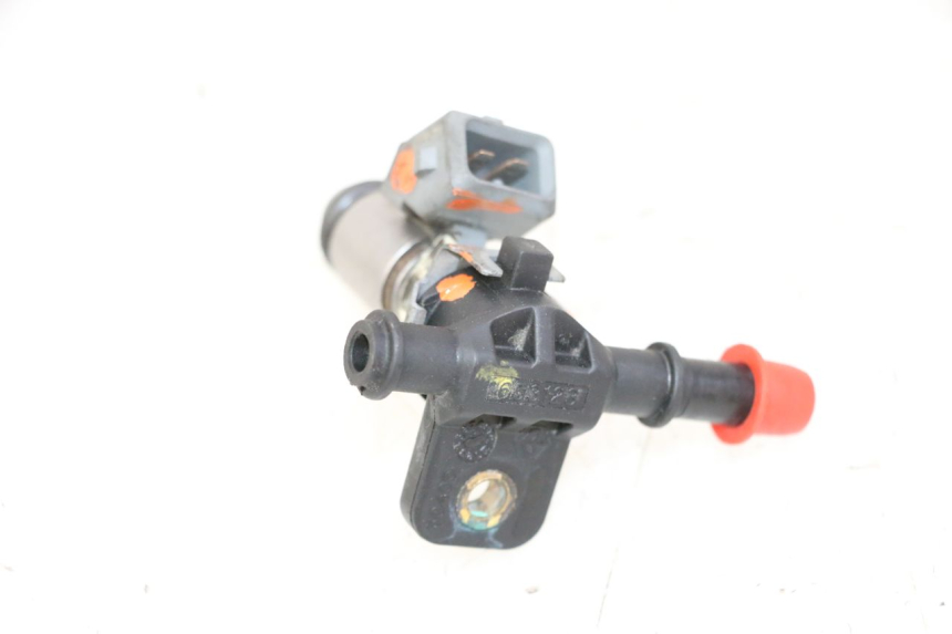 photo de FUEL INJECTOR PIAGGIO MP3 500 (2014 - 2017) - Technical close-up