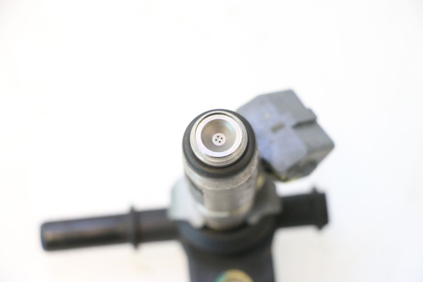 photo de FUEL INJECTOR PIAGGIO MP3 500 (2016 - 2018) - Alternative perspective