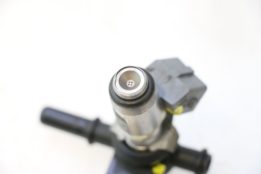 photo de FUEL INJECTOR PIAGGIO MP3 500 (2011 - 2015) - Alternative perspective