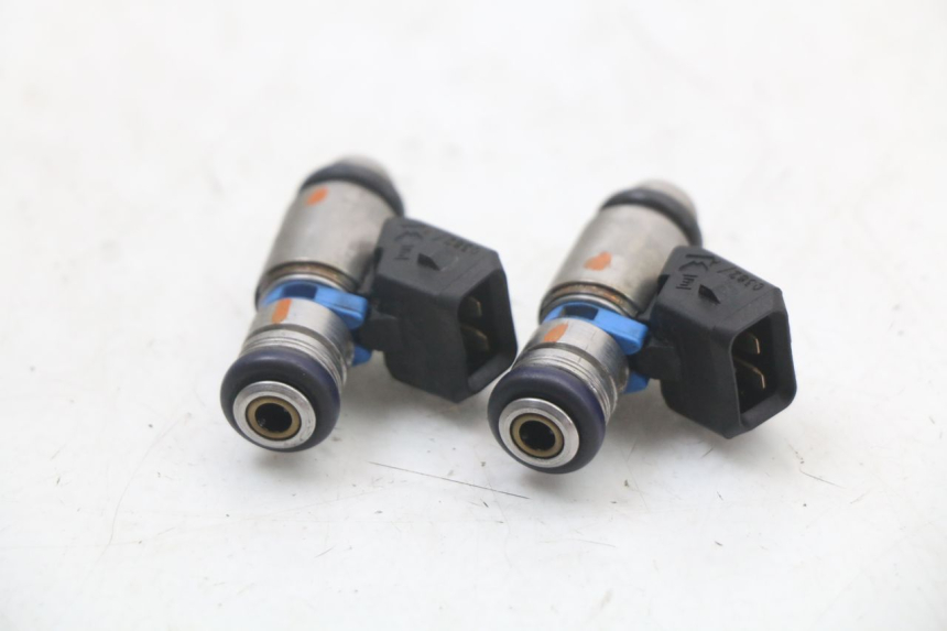 photo de FUEL INJECTOR MOTO GUZZI NORGE 8V GT 1200 (2011 - 2016) - Alternative perspective