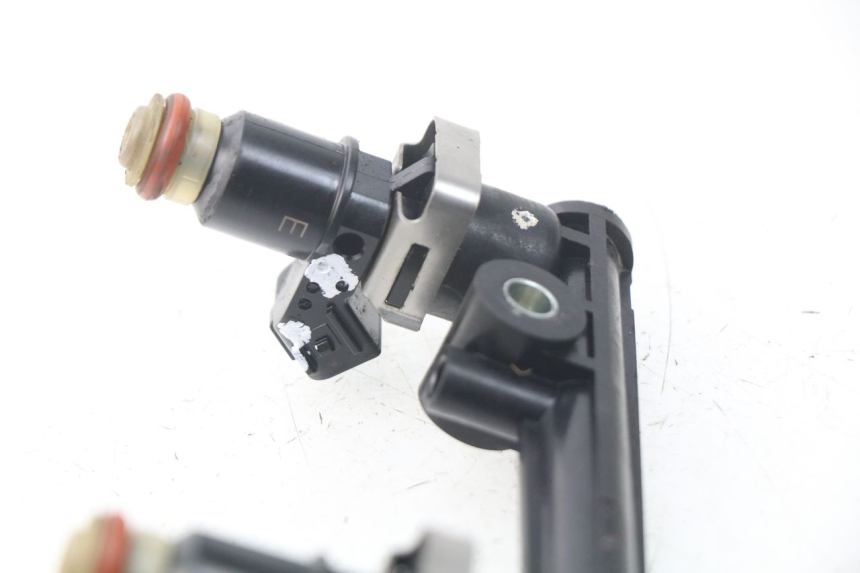 photo de FUEL INJECTOR TRIUMPH SPRINT ST ABS 1050 (2005 - 2007) - Alternative perspective