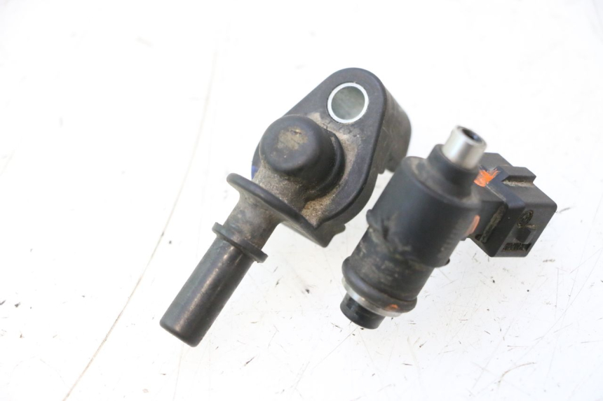 photo de FUEL INJECTOR VASTRO STREET S 50 (2016 - 2021) - Fixing points details