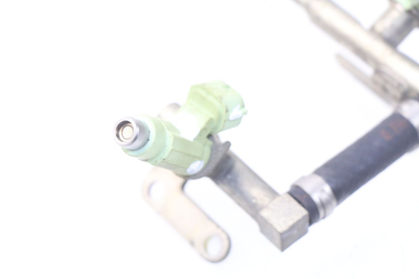 photo de FUEL INJECTOR SUZUKI SV S ABS 650 (2003 - 2009) - Alternative perspective