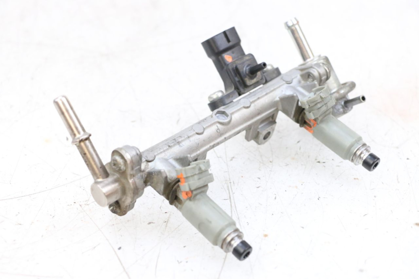 photo de FUEL INJECTOR YAMAHA TDM ABS 900 (2002 - 2014) - Alternative perspective