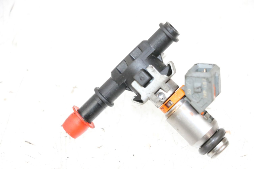 photo de FUEL INJECTOR PIAGGIO VESPA GTS SUPER IE 125 (2009 - 2016) - Alternative perspective