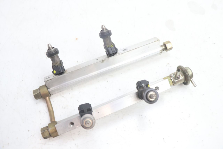 photo de FUEL INJECTOR HONDA VFR FI RC46 800 (1998 - 2001) - Technical close-up