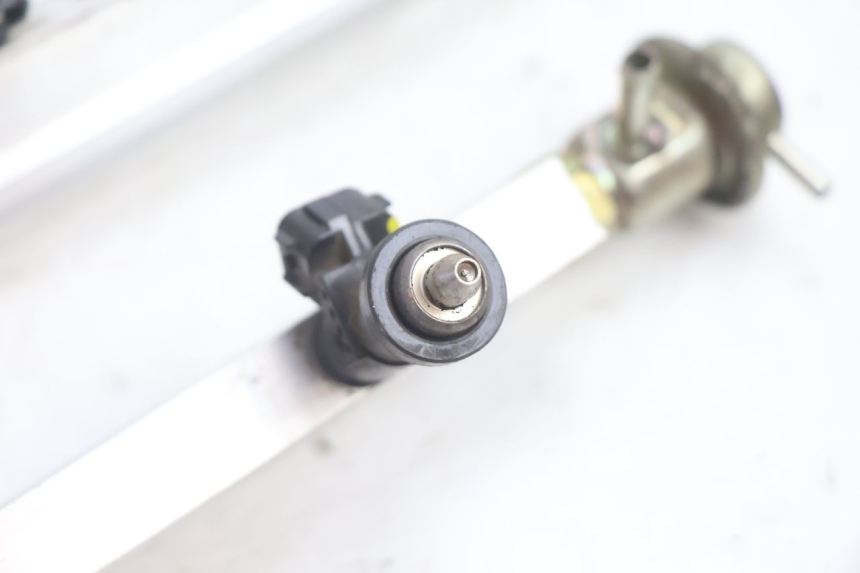 photo de FUEL INJECTOR HONDA VFR FI RC46 800 (1998 - 2001) - Fixing points details