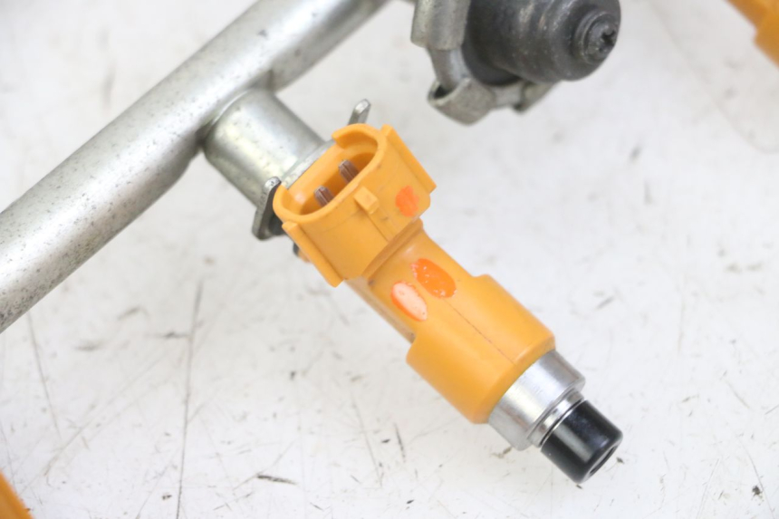 photo de FUEL INJECTOR YAMAHA XJ6 ABS 600 (2008 - 2016) - Additional view of the item