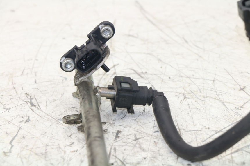 photo de FUEL INJECTOR YAMAHA FZ1 FAZER 1000 (2007 - 2009) - Fixing points details