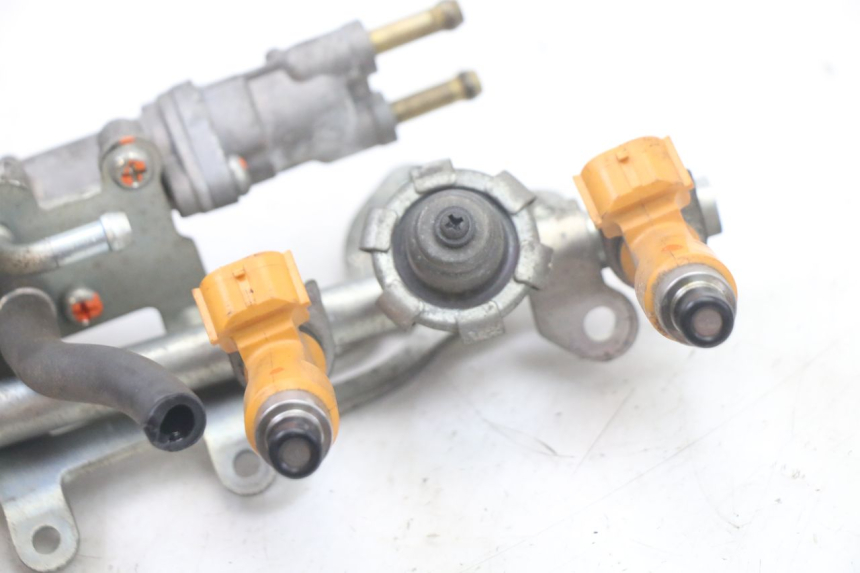 photo de FUEL INJECTOR YAMAHA FZ6 FAZER S2 600 (2007 - 2011) - Fixing points details