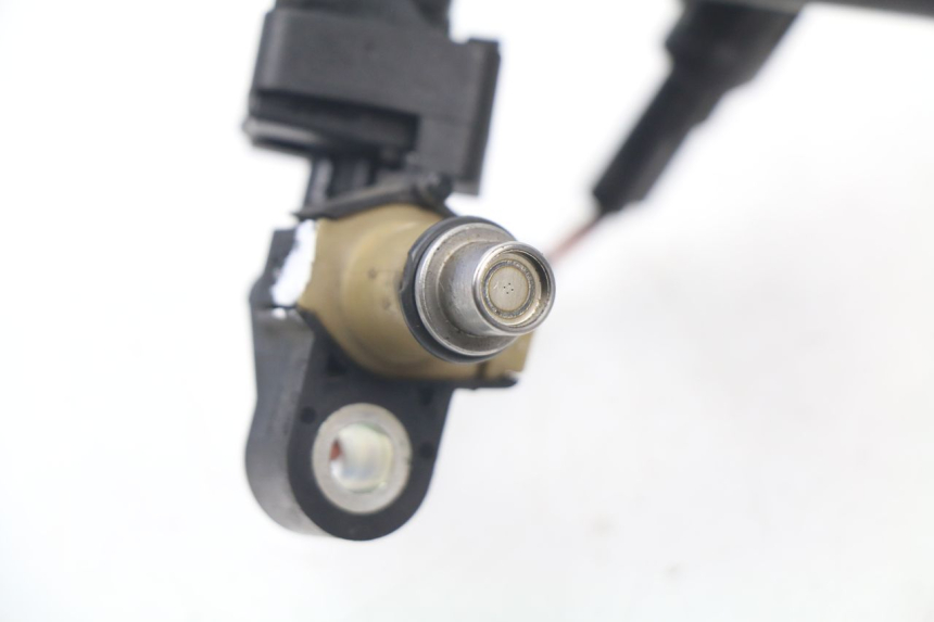 photo de FUEL INJECTOR YAMAHA YBR 125 (2007 - 2009) - Fixing points details