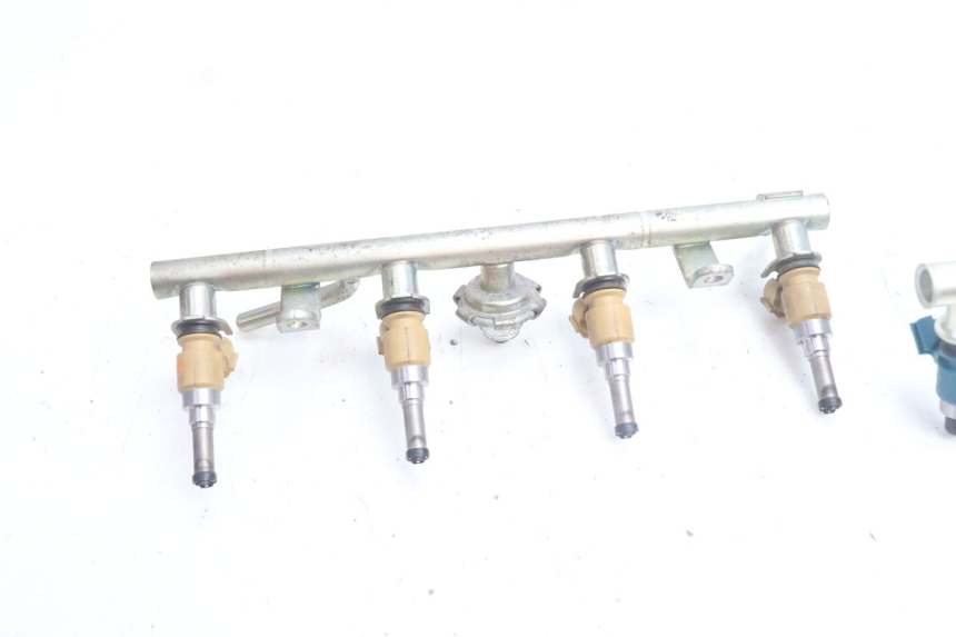 photo de FUEL INJECTOR YAMAHA YZF R6 600 (2008 - 2009) - Surface and material condition