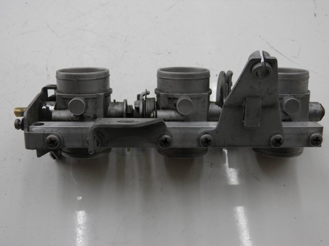 photo de INJECTION THROTTLE BODIES BMW K 75 RT ABS 750 (1989 - 1997) - Fixing points details