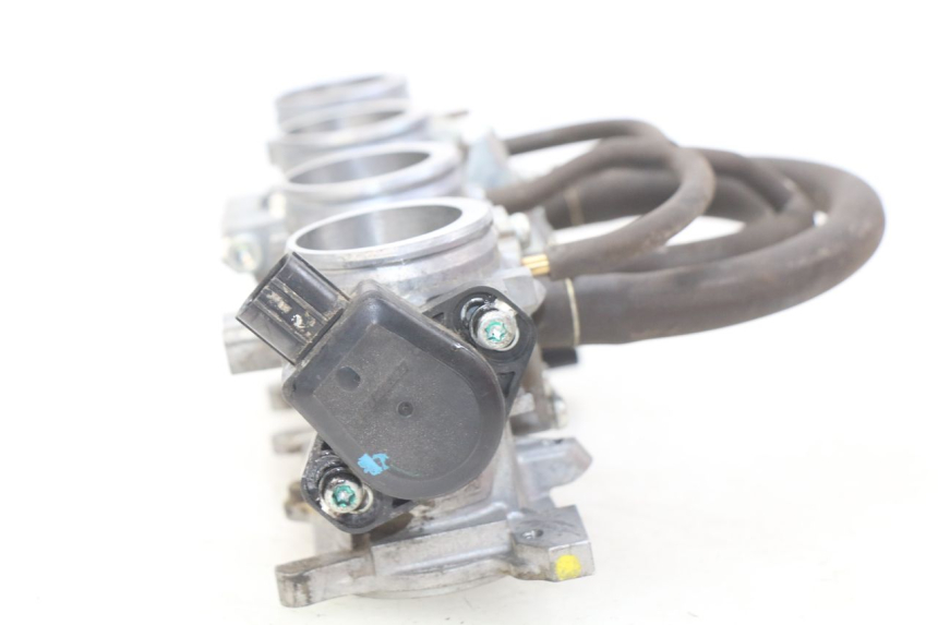 photo de INJECTION THROTTLE BODIES HONDA CBRF CBR-F PC41 600 (2011 - 2013) - Zoom on usage condition