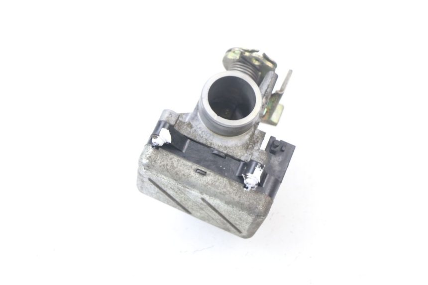photo de INJECTION THROTTLE BODIES HONDA FES PANTHEON 125 (2003 - 2007) - Alternative perspective