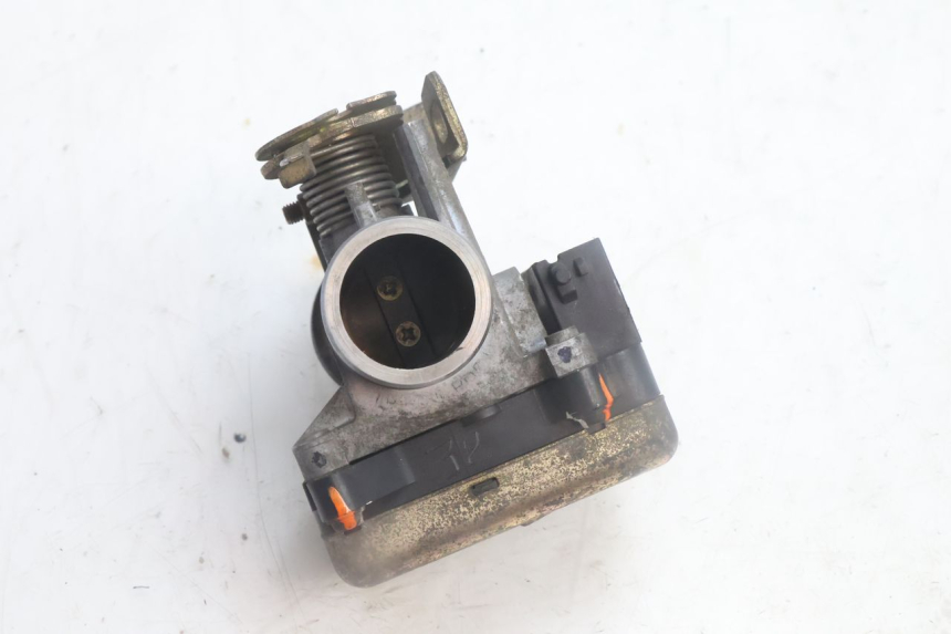 photo de INJECTION THROTTLE BODIES HONDA FES PANTHEON 125 (2003 - 2007) - Alternative perspective