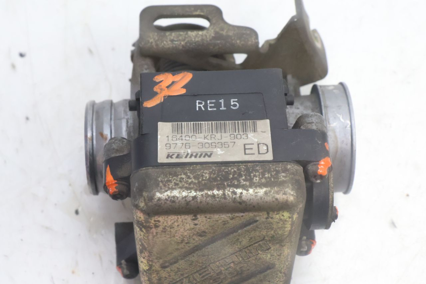 photo de INJECTION THROTTLE BODIES HONDA FES PANTHEON 125 (2003 - 2007) - Surface and material condition