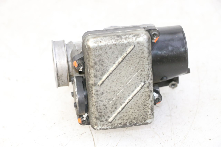 photo de INJECTION HONDA FES S-WING SWING ABS 125 (2007 - 2015) - Surface and material condition