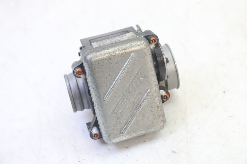 photo de INJECTION HONDA FES S-WING SWING ABS 125 (2007 - 2015) - Surface and material condition