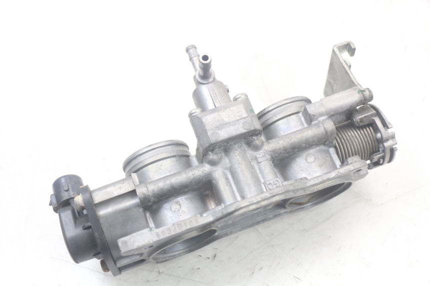 photo de INJECTION THROTTLE BODIES HONDA FJS SILVERWING SILVER WING 600 (2001 - 2010) - Alternative perspective