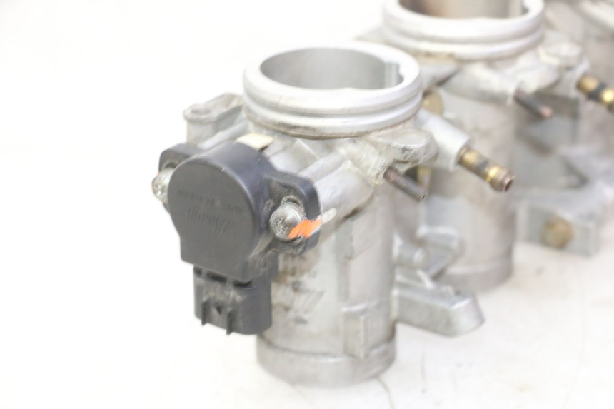 photo de INJECTION THROTTLE BODIES YAMAHA FZ6 N FAZER 600 (2004 - 2006) - Zoom on usage condition