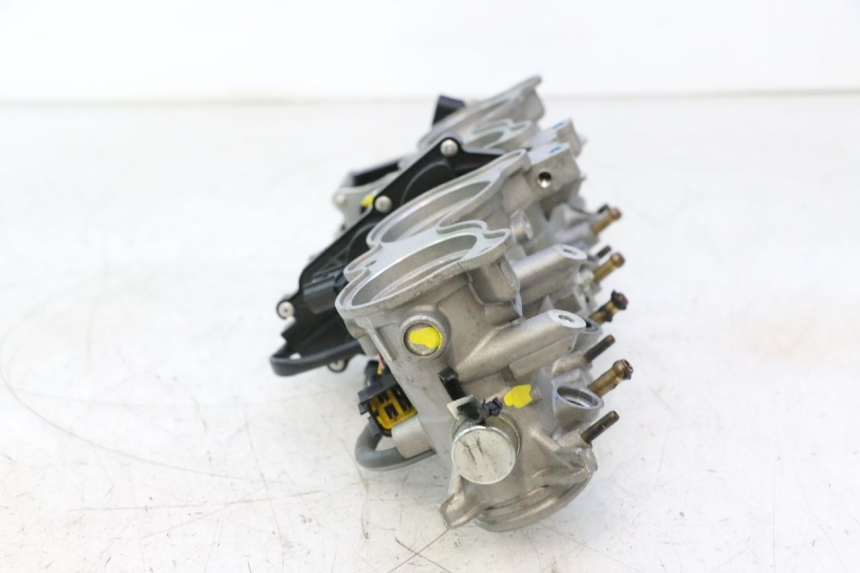 photo de INJECTION THROTTLE BODIES YAMAHA FZ8 800 (2010 - 2016) - Alternative perspective