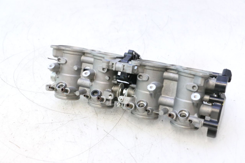 photo de INJECTION THROTTLE BODIES YAMAHA FZ8 800 (2010 - 2016) - Technical close-up