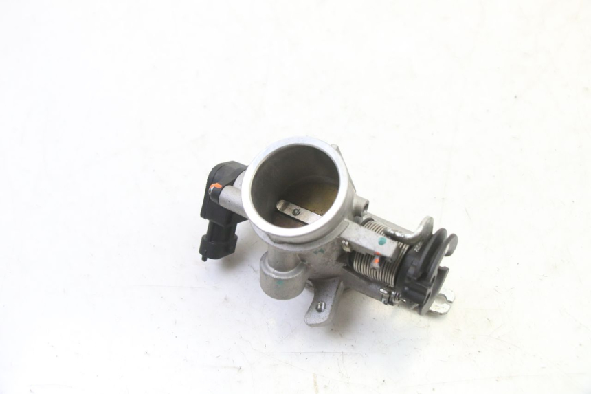 photo de INJECTION THROTTLE BODIES BMW G310 R 310 (2016 - 2020) - Alternative perspective