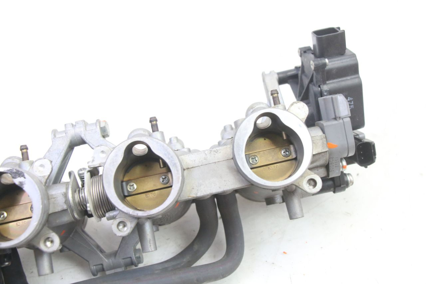 photo de INJECTION THROTTLE BODIES SUZUKI GSR 750 (2011 - 2017) - Zoom on usage condition