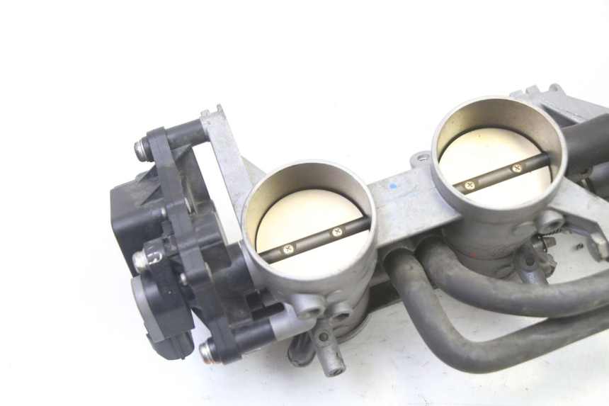 photo de INJECTION THROTTLE BODIES SUZUKI GSR 750 (2011 - 2017) - Surface and material condition