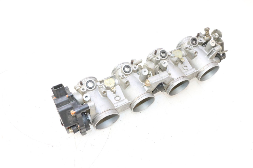 photo de INJECTION THROTTLE BODIES SUZUKI GSR 600 (2005 - 2012) - Fixing points details