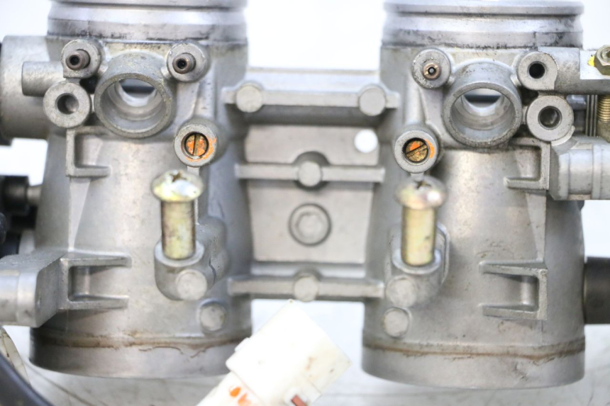 photo de INJECTION THROTTLE BODIES SUZUKI GSXR GSX-R 1000 (2003 - 2004) - Additional view of the item
