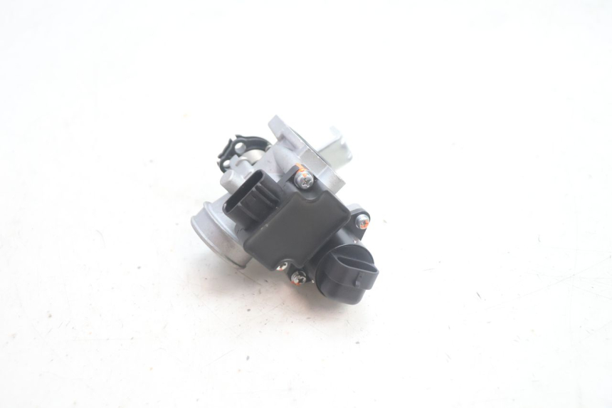 photo de INJECTION THROTTLE BODIES JM MOTORS R-MAX TECH 50 (2024 - 2026) - Surface and material condition